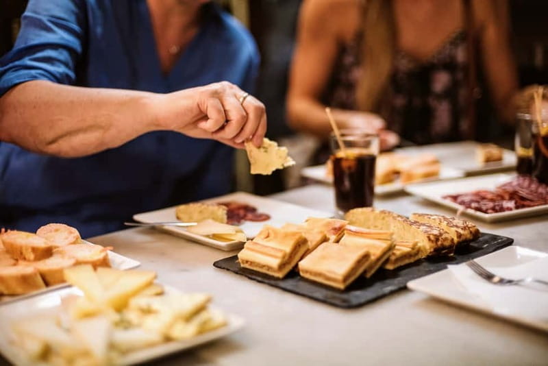Barcelona: Tapas, Wine & History Tour of the Old Town - The final dinner with shared plates and red wine