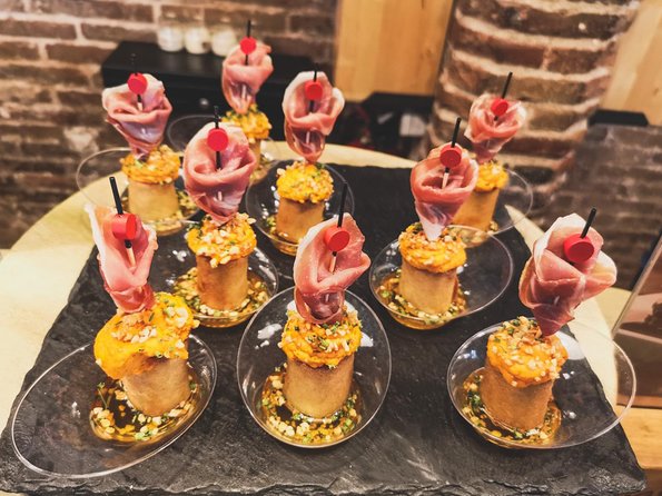 Barcelona: Tapas & Wine, Private Tour in Traditional Taverns - Guides who shape the experience