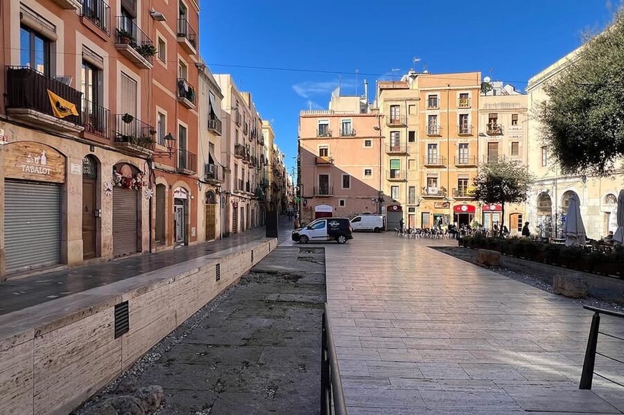 Barcelona: Tarragona & Sitges Guided Day Trip with Transfers - Booking flexibility and practical details
