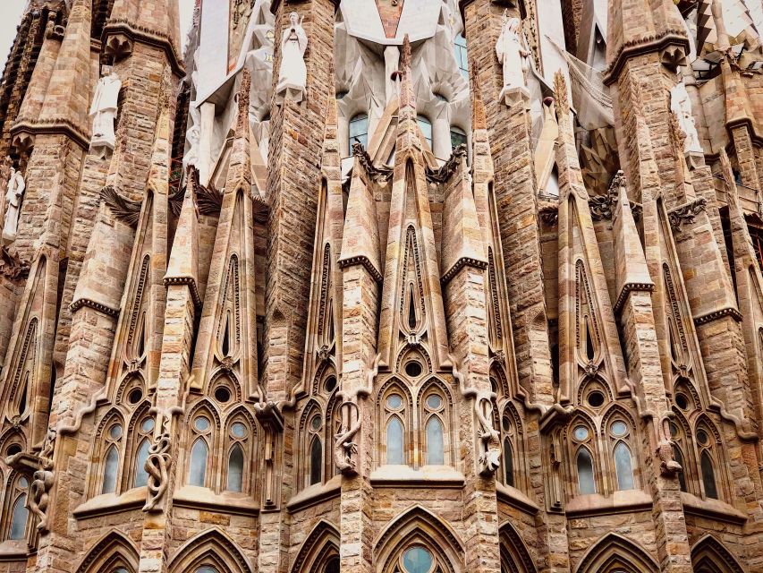 Barcelona: The Genuis of Gaudi & Modernist Architects Tour - Casa Lleó Morera and detailed decoration