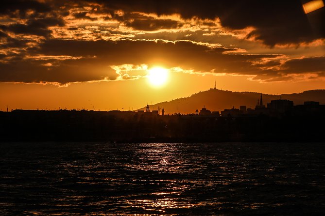 Barcelona Unique Sunset Sailing Experience with Tapas & Open Bar - Booking details worth knowing
