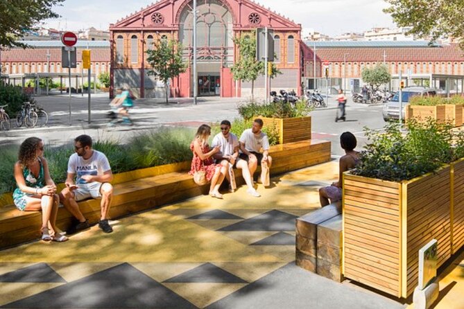 Barcelona Urban Planning Tour - Towards a Sustainable Smart City - Consell de Cent and the new Eixample street