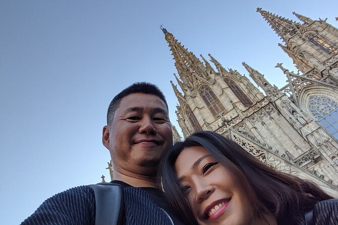 Barcelona VIP Private Tour: Sagrada Familia, Park Güell & Pedrera - Morning lanes in the Gothic Quarter