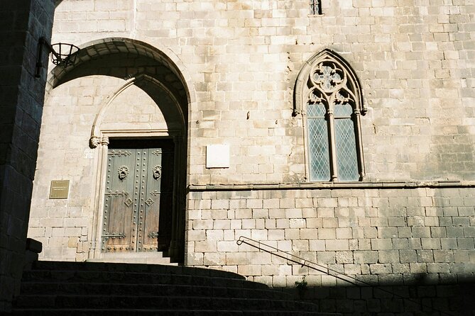 Barcelona Walking Tour of Gothic and Born District - Plaça del Rei and the watchtower’s royal connection