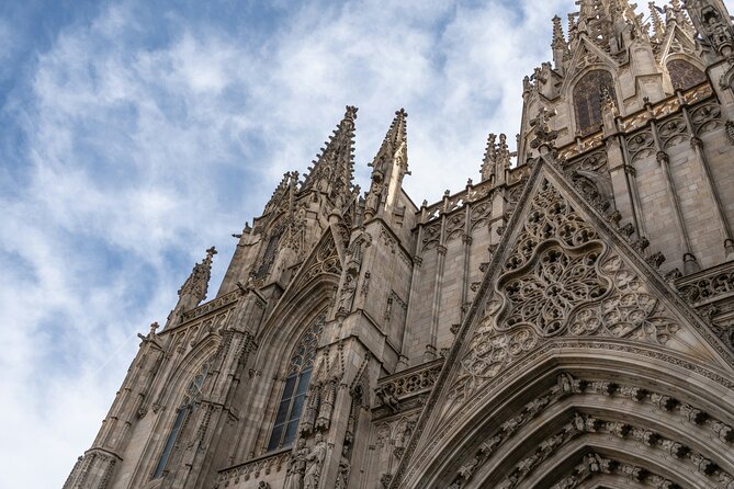 Barcelona Walking Tour of Gothic and Born District - Fossar de les Moreres and the memory of 1714