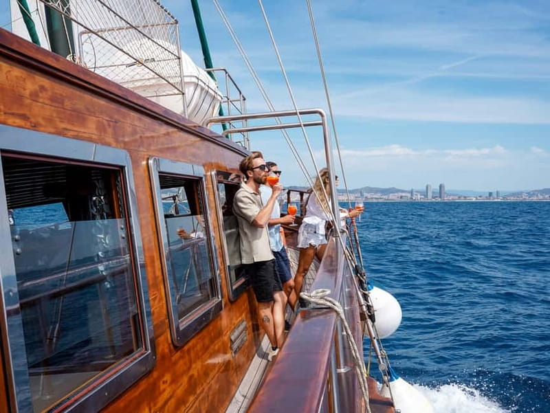 Barcelona: Wooden Boat Sailing with Tapa and Welcome Drink - Crew service and the limits of the experience
