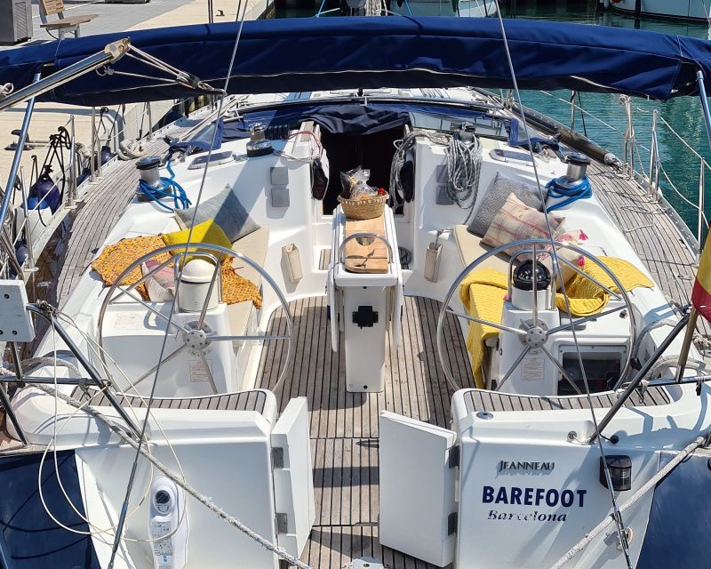 Barefoot: Private sailing cruise in Barcelona - Setting out from Port Vela Marina