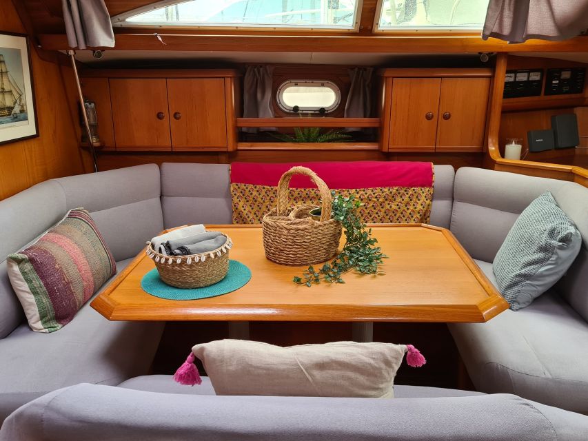 Barefoot: Private sailing cruise in Barcelona - Drinks, food, and what to bring