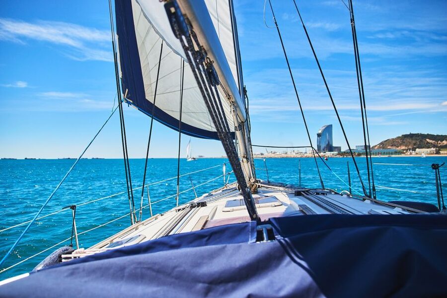 Barefoot: Private sailing cruise in Barcelona - Who will enjoy this Barcelona cruise most?