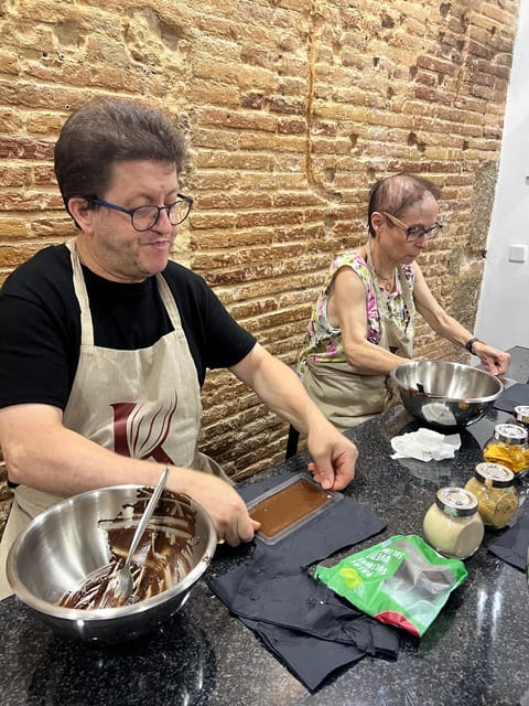 Bean to Bar Chocolate Workshop in Barcelona - Cocoa farmers and the bean-to-bar idea