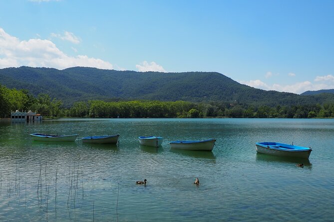 Besalú, Banyoles Lake & Volcanic Castellfollit from Girona - A private minivan changes the feel of the day
