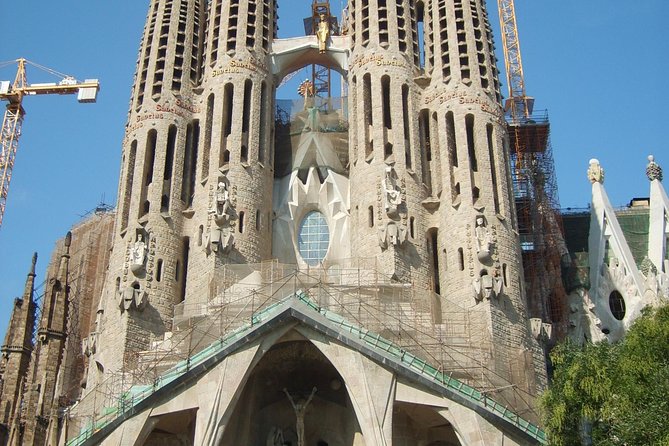 Best Gaudi Private Tour with Sagrada Familia & Park Guell in BCN - The guide makes the difference
