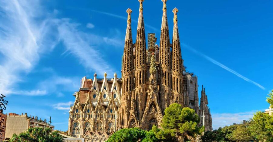 Best of Barcelona: Sagrada Familia & Park Guell with Pickup - Montjuïc and the View from Mirador del Alcalde