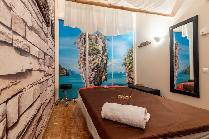 Body Scrub Exfoliation Treatment 50 min at THAI SPA MASSAGE BARCELONA - Why the Passeig de Gràcia address helps