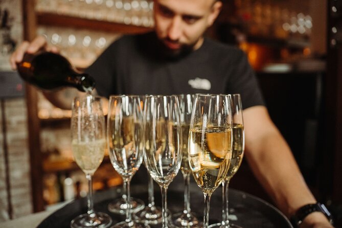 Bohemian Barcelona Neighborhood Evening Tapas & Wine Tour - Why El Born is the right setting for a tapas evening