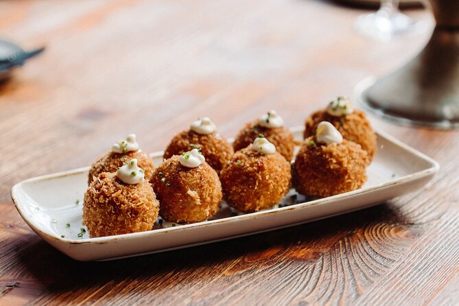 Bohemian Barcelona Neighborhood Evening Tapas & Wine Tour - Practical details that can save your evening