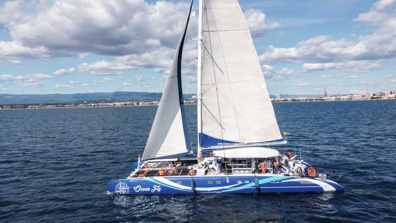 Cambrils: Costa Daurada Sail Catamaran Cruise - Sailing south from Cambrils port