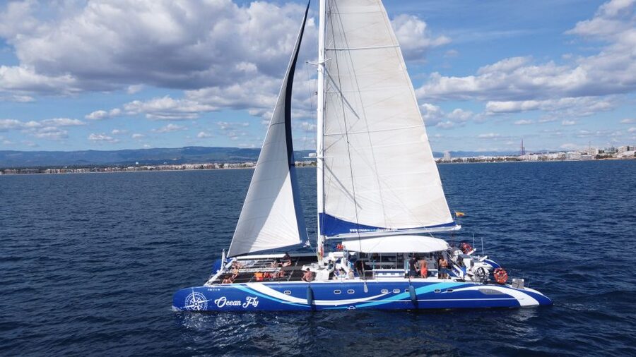 Cambrils: Costa Dorada Catamaran Day Cruise with BBQ Lunch - A relaxed half-day from Cambrils