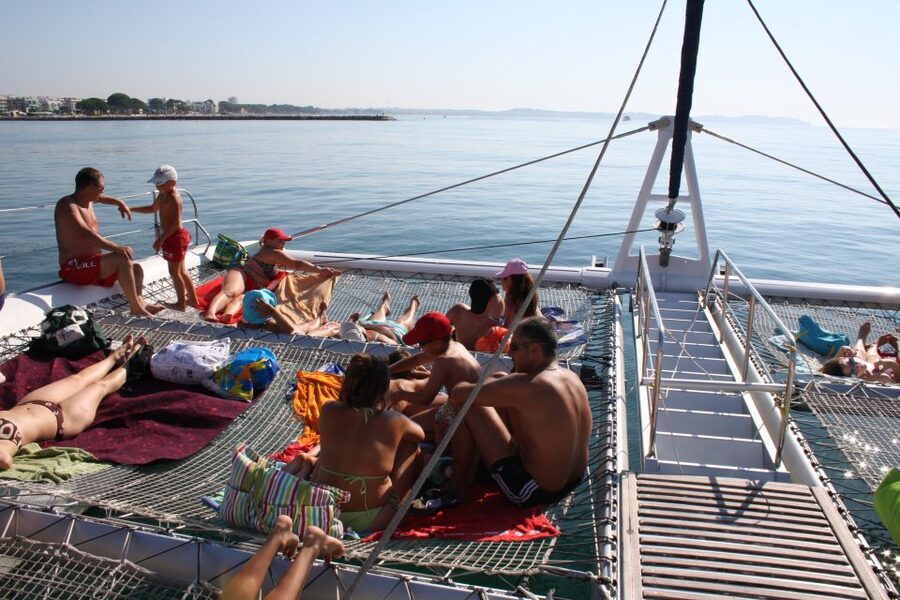 Cambrils: Costa Dorada Catamaran Day Cruise with BBQ Lunch - FAQ