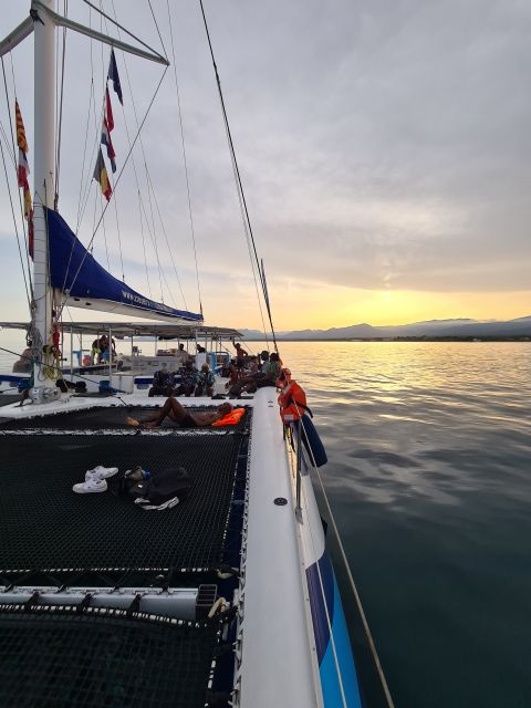 Cambrils: Costa Dorada Sunset Catamaran Cruise with Drinks - Practical tips for a smoother evening