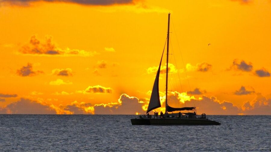 Cambrils: Costa Dorada Sunset Catamaran Cruise with Drinks - The first hour is for views, music, and a drink