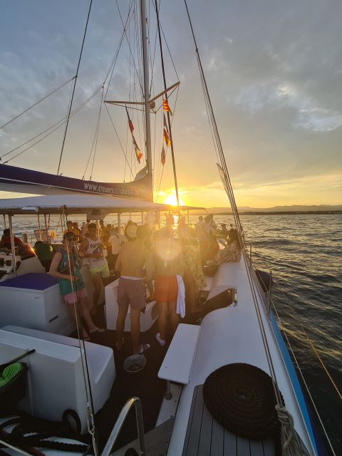 Cambrils: Evening Cruise with Fireworks Display and Drinks - Key points to know before booking