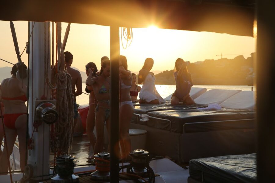 Cambrils: Sunset Catamaran Cruise with Drinks - A sunset sail with a proper pause in the water