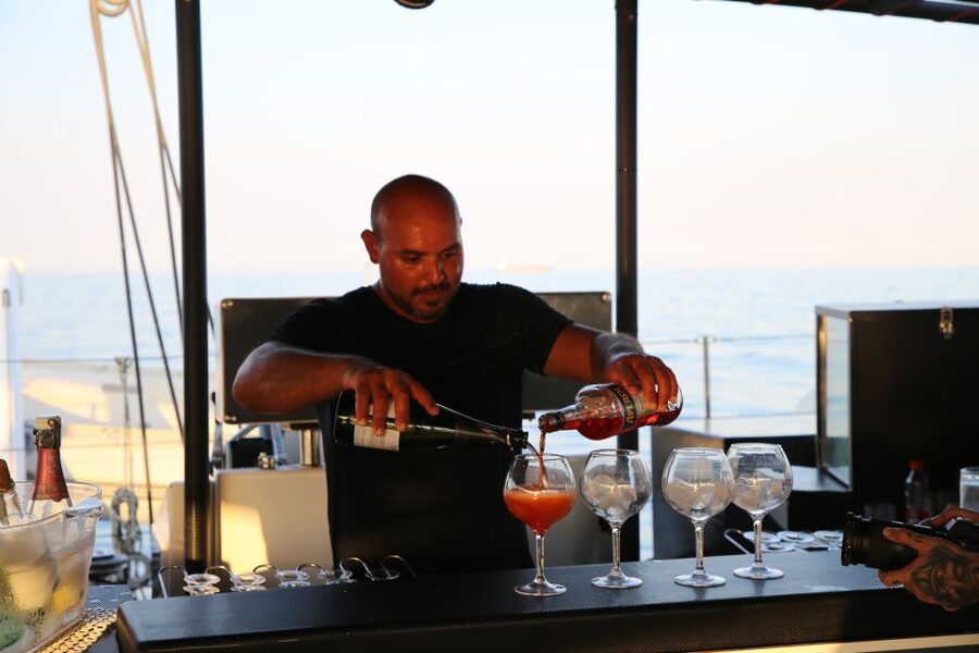 Cambrils: Sunset Catamaran Cruise with Drinks - Drinks are a major part of the value