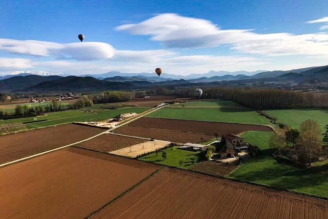 Catalonia Hot Air Balloon Ride and Breakfast over the Volcanoes of la Garrotxa - The first view: the Pyrenees and the volcanic region