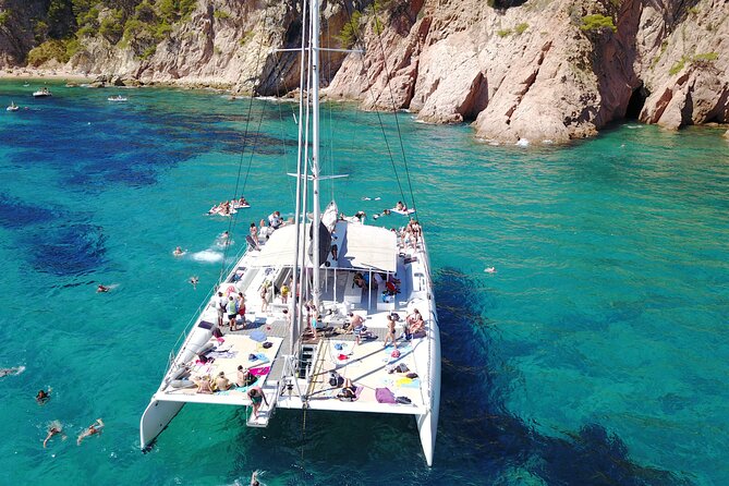 Catamaran ride -Costa Brava with barbecue and drinks. Familiar. - Key things to know before you book