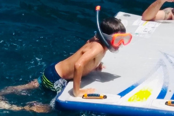 Catamaran ride -Costa Brava with barbecue and drinks. Familiar. - Barbecue lunch on the boat