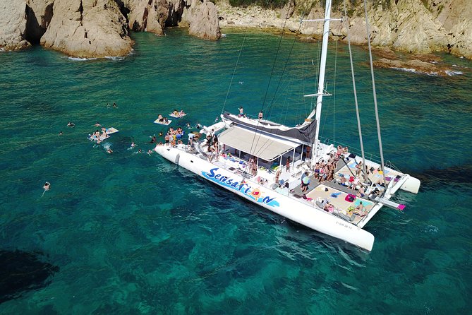 Catamaran ride -Costa Brava with barbecue and drinks. Familiar. - Who will enjoy this catamaran cruise?