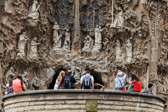 Combo: Skip the Line Sagrada Familia & Park Guell Guided Tour - The most important detail: you arrange the transfer