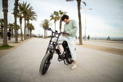 Comfortable E-Fatbike High-Lights Tour Barcelona