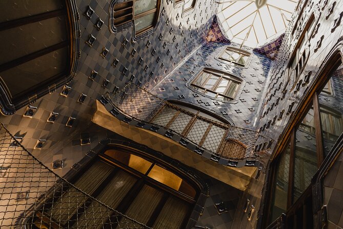 Complete Gaudi Tour: Casa Batllo, Park Guell & Sagrada Familia - The transfer from Park Güell to the Eixample