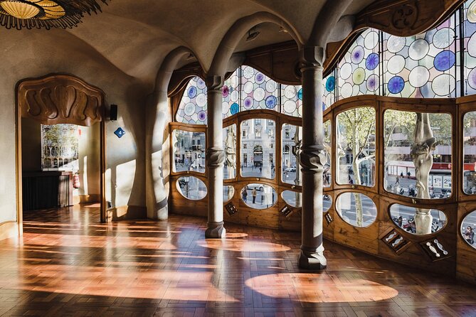 Complete Gaudi Tour: Casa Batllo, Park Guell & Sagrada Familia - The exterior of Casa Milà, or La Pedrera