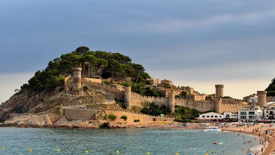 Costa Brava: Boat Ride and Tossa Visit with Hotel Pickup - Tossa de Mar and its medieval walls