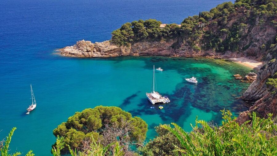 Costa Brava: Boat Ride and Tossa Visit with Hotel Pickup - Leaving Barcelona in a private minivan