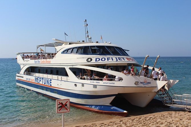 Costa Brava Day Sightseeing Tour with Boat Trip from Barcelona - Lloret de Mar: one hour by the beach and shops