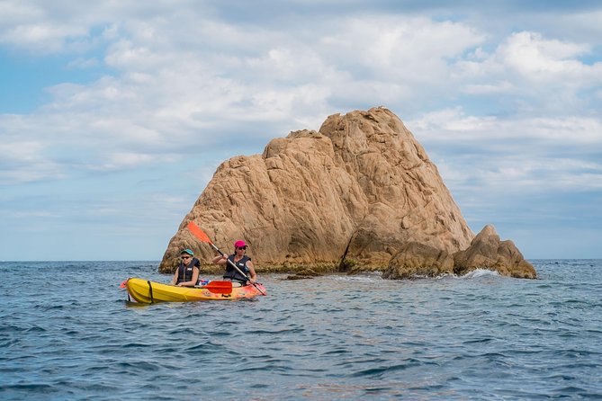 Costa Brava Kayak & Snorkel Tour + Picnic from Barcelona - The picnic lunch on the beach