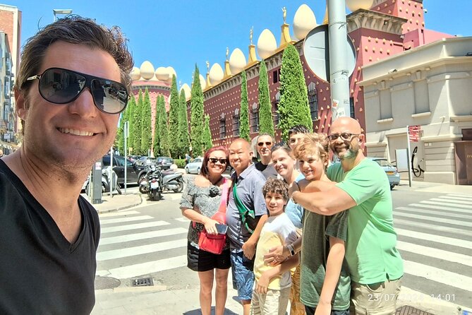 Dali Museum, Figueres & Cadaques Private Tour with Hotel pick-up - What the private vehicle adds