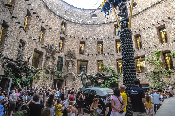 Dali Museum, House & Cadaques Small Group Tour from Barcelona - Cadaqués, white houses and a short lunch break