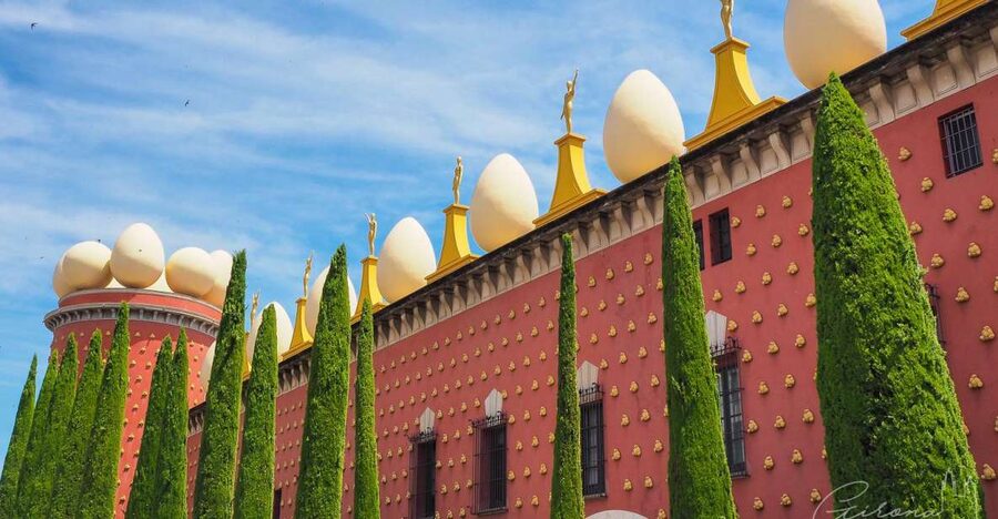 Dalí Triangle & Cadaqués Day-Trip From Girona - Figueres and Dalí’s theatrical museum