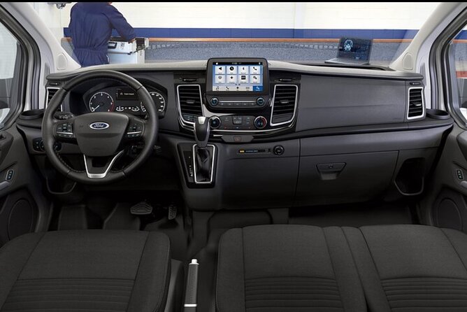 Departure Barcelona Airport Private Transfer - What the chauffeur service adds