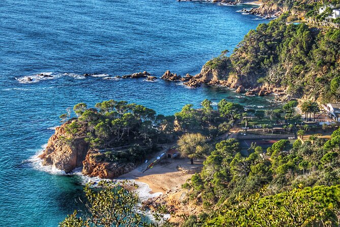Discovering Costa Brava: Coastline, Tossa de Mar and Lunch - Who should choose this experience