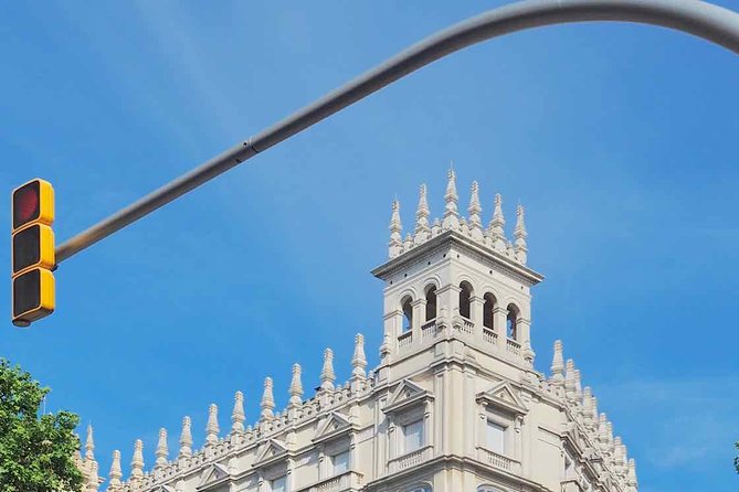 E-Bike tour in Barcelona with English Guide - Major sights with room for lesser-known corners