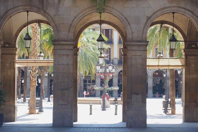 E-Bike tour in Barcelona with English Guide - The e-bikes, helmets, and family arrangements