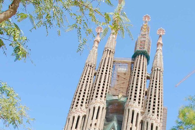 E-Bike tour in Barcelona with English Guide - Starting at Carrer d’Enric Granados 5