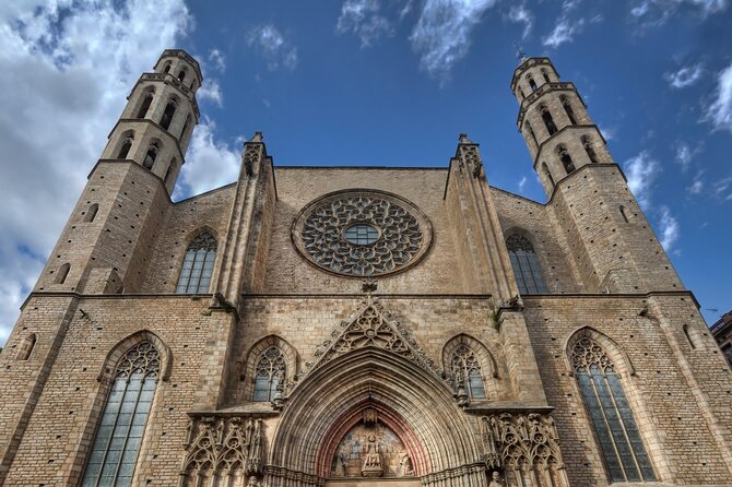El Born: Santa Maria del Mar Tour with Exclusive Rooftop Views - Meeting the guide in El Born