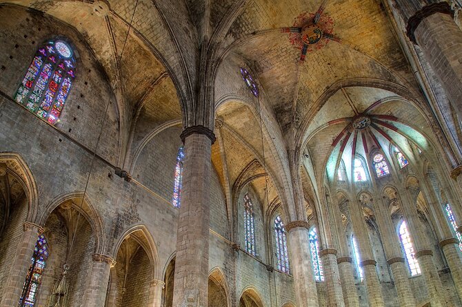 El Born: Santa Maria del Mar Tour with Exclusive Rooftop Views - Free time inside Santa Maria del Mar